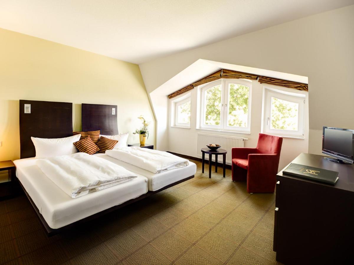Germania Hotel Am Schlosspark Meyenburg  Buitenkant foto