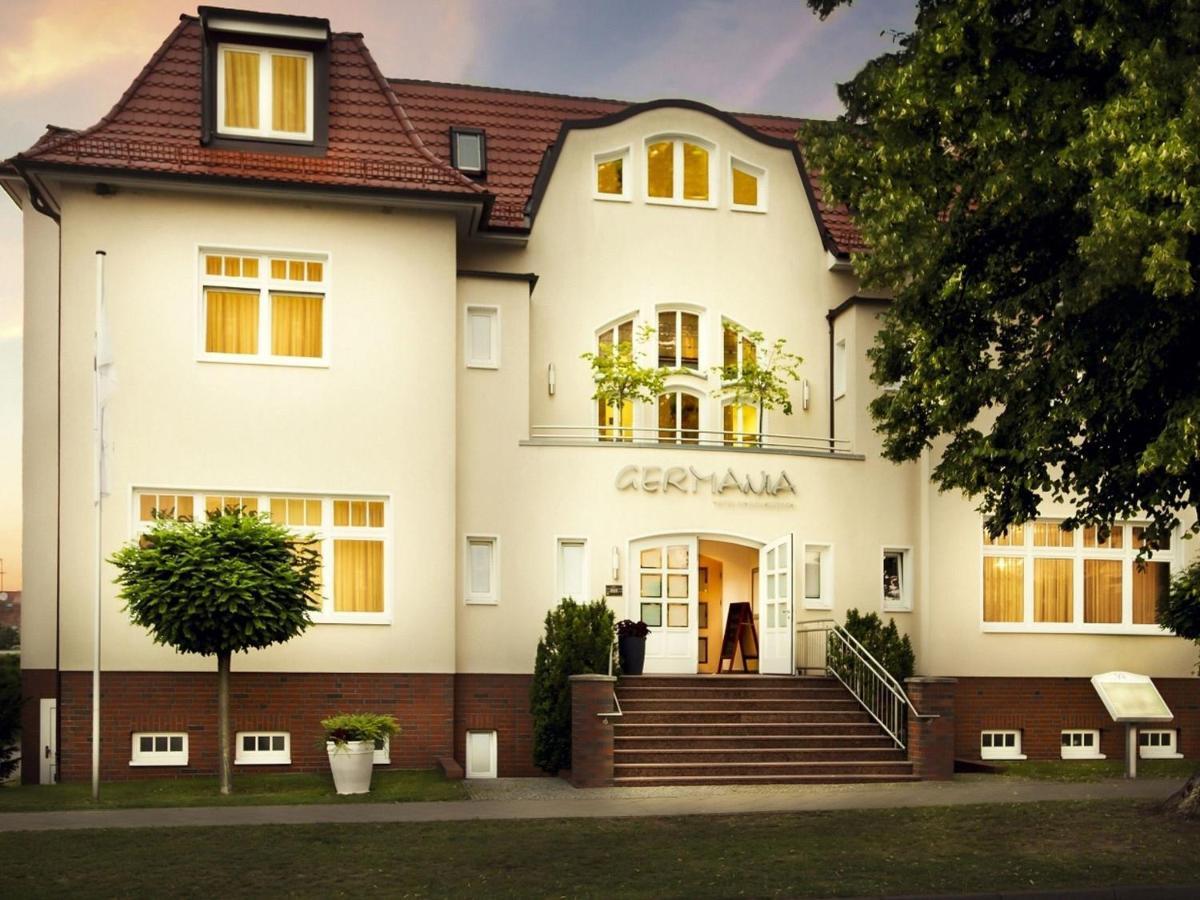 Germania Hotel Am Schlosspark Meyenburg  Buitenkant foto