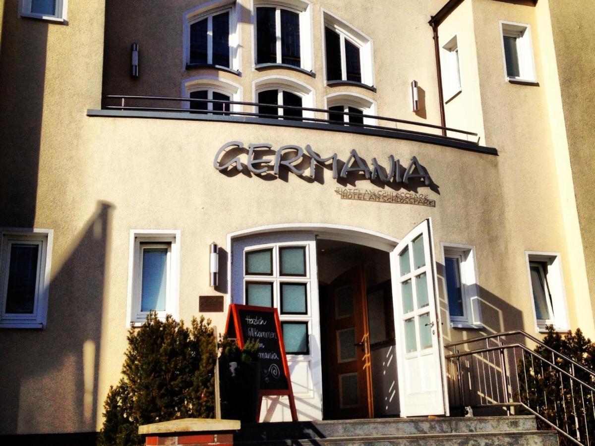 Germania Hotel Am Schlosspark Meyenburg  Buitenkant foto